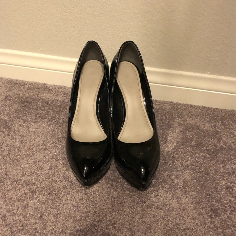 Pour la Victoire patent leather platform heels